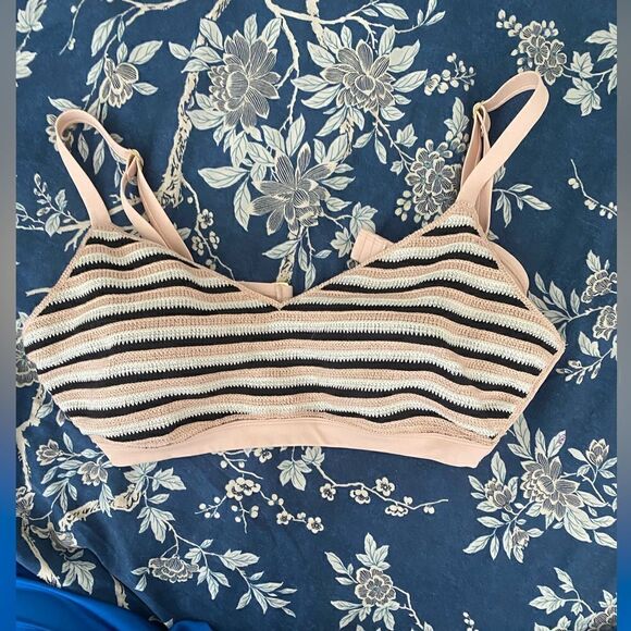 Plus size 2X bikini top with pink, beige & black crocheted knit front. Adj strap - Picture 6 of 12